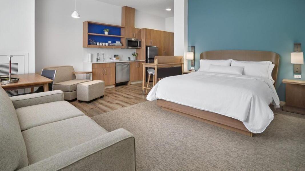 Hotel Element West Edmonton
